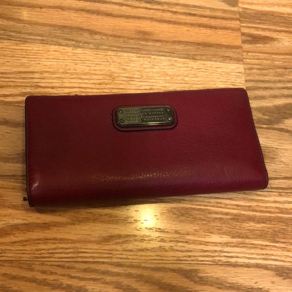 NWOT Marc Jacobs 100% Leather Oxblood Burgundy Maroon Red Fold Medium Wallet - Picture 3 of 12